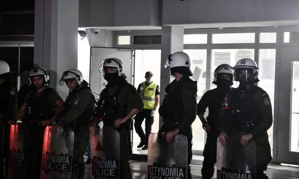Πέραμα: Συγκέντρωση Ρομά και αντιεξουσιαστών για το θάνατο του νεαρού